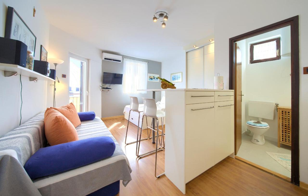 Studio Apartment Vesna Krk Town Exterior foto