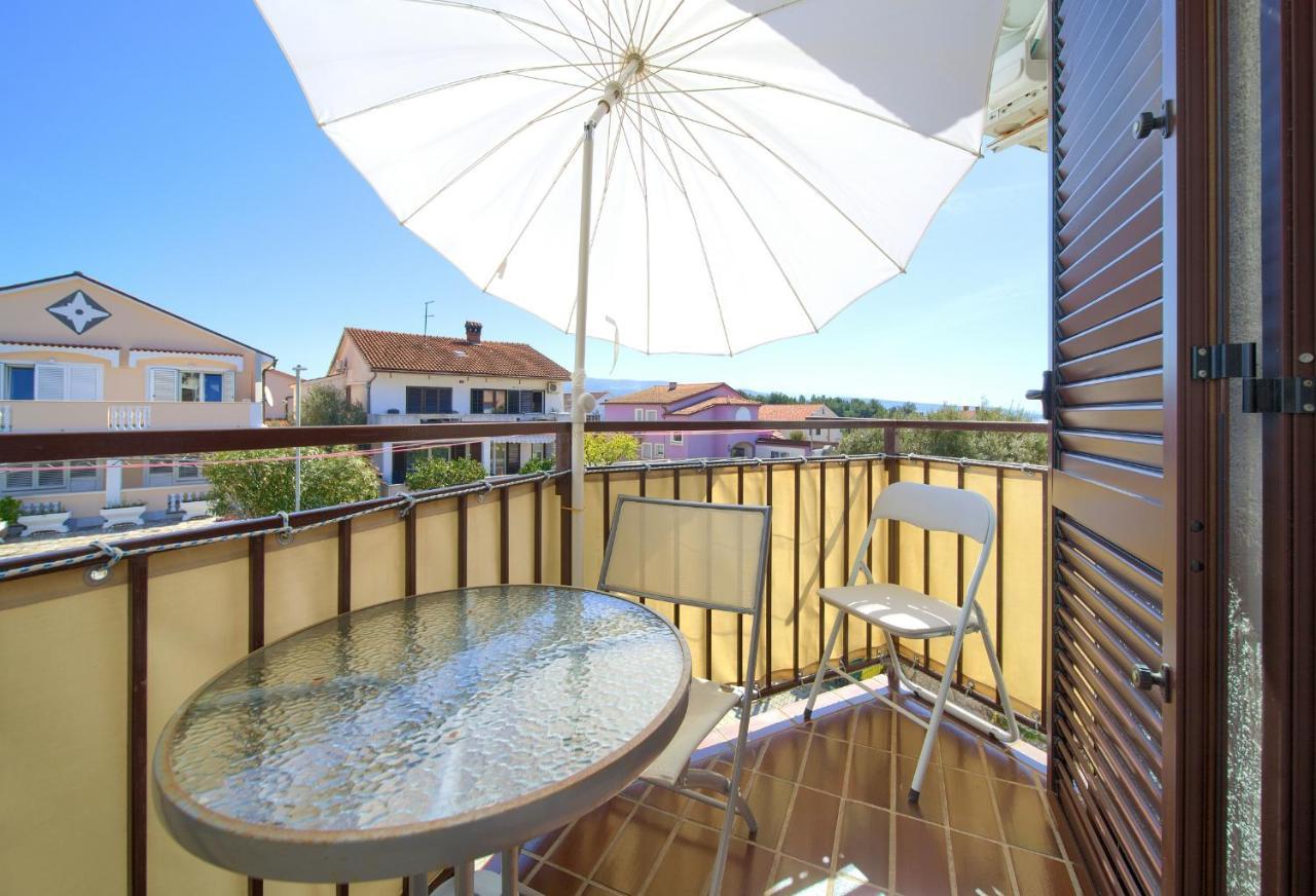 Studio Apartment Vesna Krk Town Exterior foto