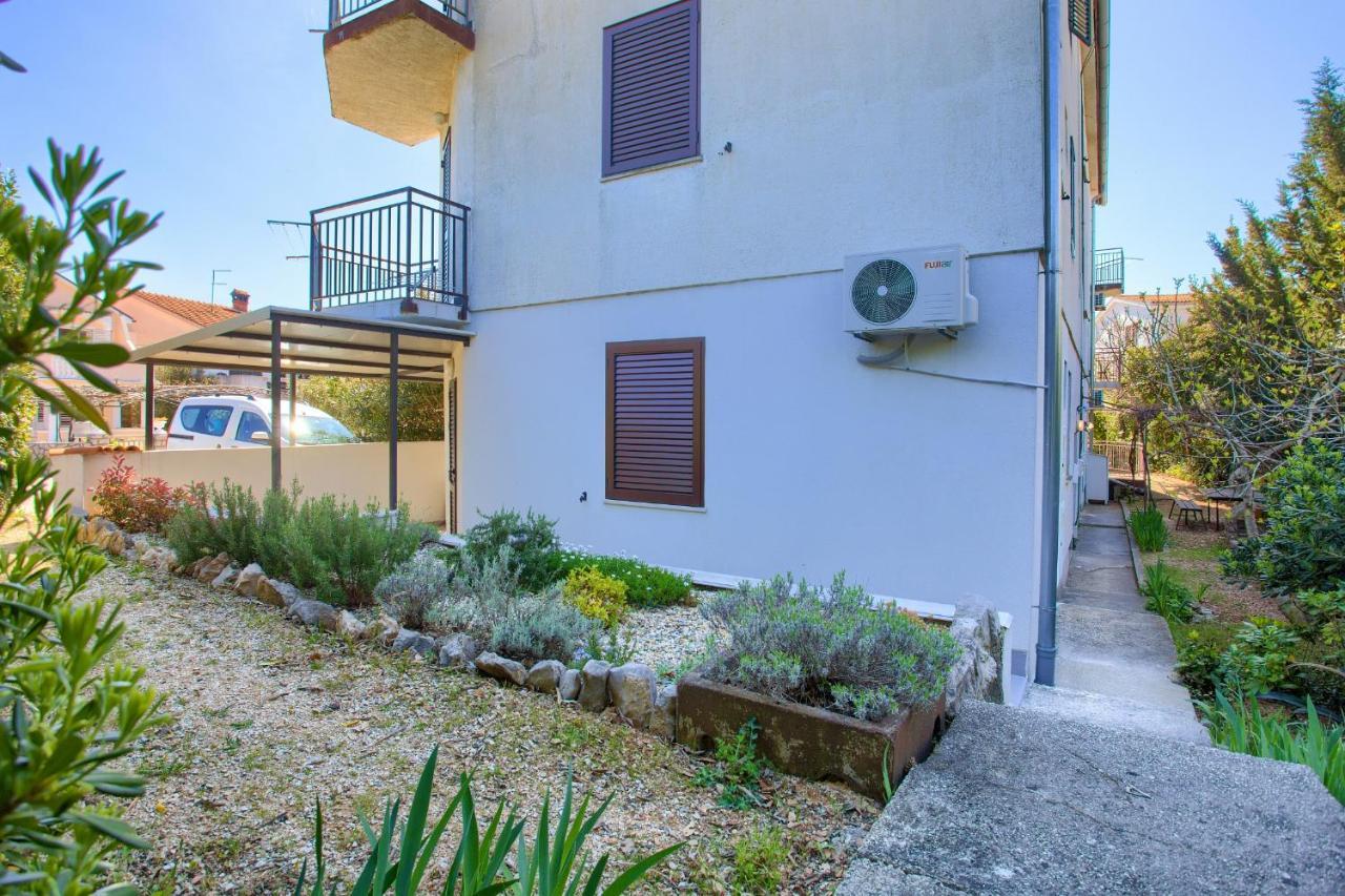 Studio Apartment Vesna Krk Town Exterior foto