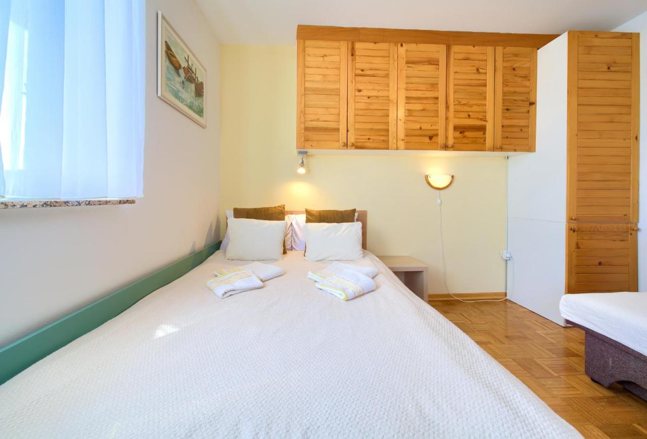 Studio Apartment Vesna Krk Town Exterior foto